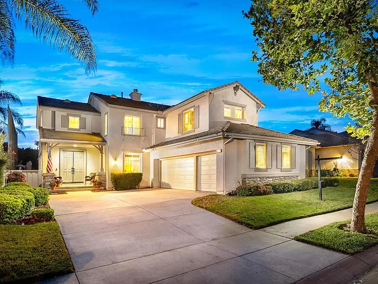 Old Ranch Road Escondido property exterior