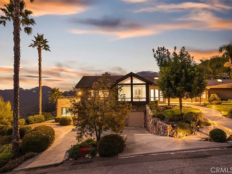 Vista, CA hillside home exterior